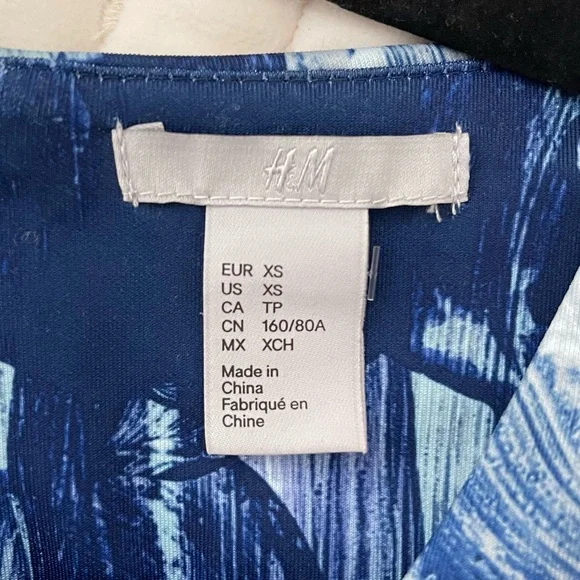 NWOT H&M Womens Blue Asymmetrical Hem Zipper Back Sleeveless Peplum Top - Picture 3 of 4